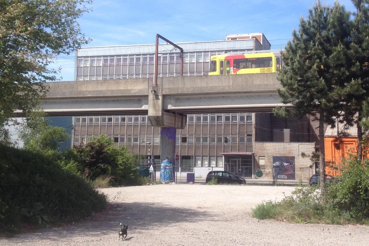 Ghostel 1St: Alternative Arts Experience for Creative Minds Charleroi Exterior photo