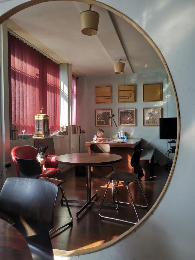 Ghostel 1St: Alternative Arts Experience for Creative Minds Charleroi Exterior photo