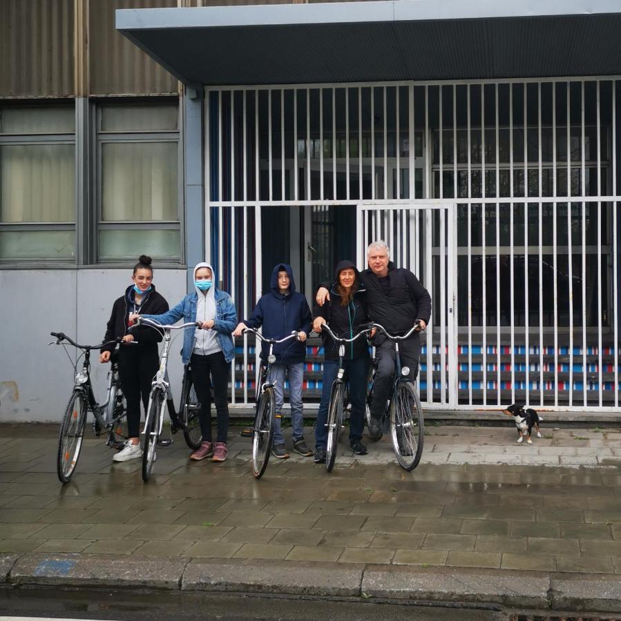 Ghostel 1St: Alternative Arts Experience for Creative Minds Charleroi Exterior photo